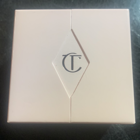 Charlotte Tilbury CHARLOTTE'S MAGIC CREAM
30 ML MOISTURISER - Picture 9 of 10